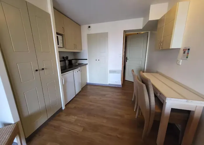 Large 27m2 With Sea View & Pools アパート *