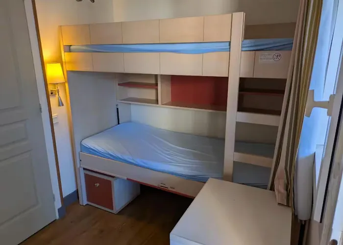 Large 27m2 With Sea View & Pools